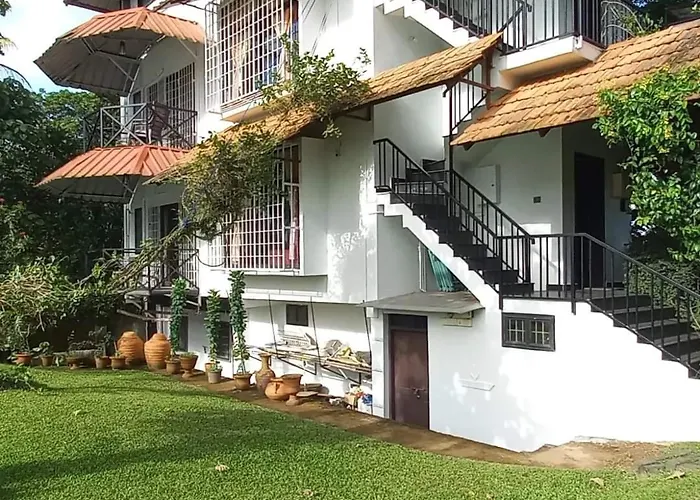Pearl Spot Bed & Breakfast Nedumbassery